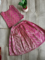 Load image into Gallery viewer, Benaras Rani - Crop top skirt
